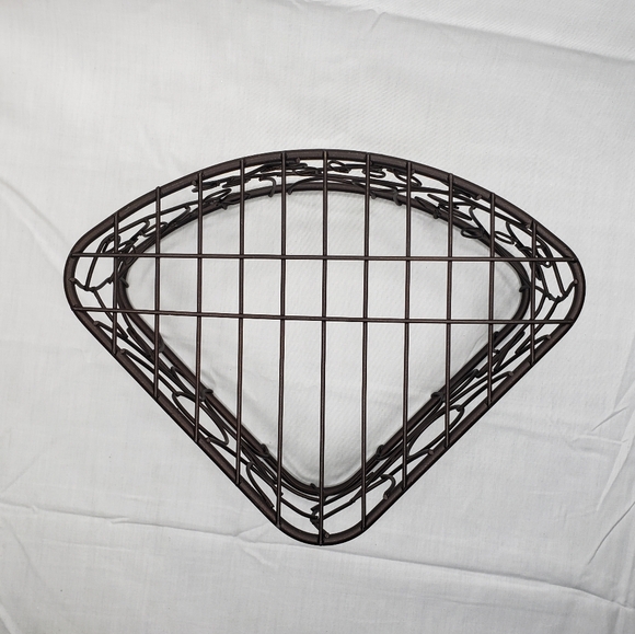 Scrolled Metal Corner Basket - Picture 4 of 4